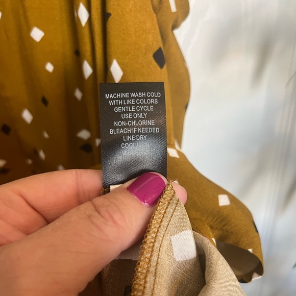 NWT Torrid sleeveless tank with key hole and tie - Picture 7 of 10